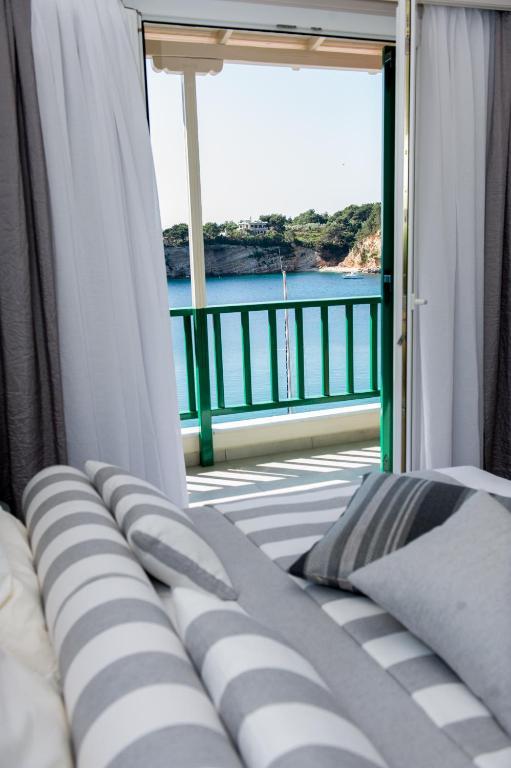 Alkyon Hotel Patitírion Extérieur photo